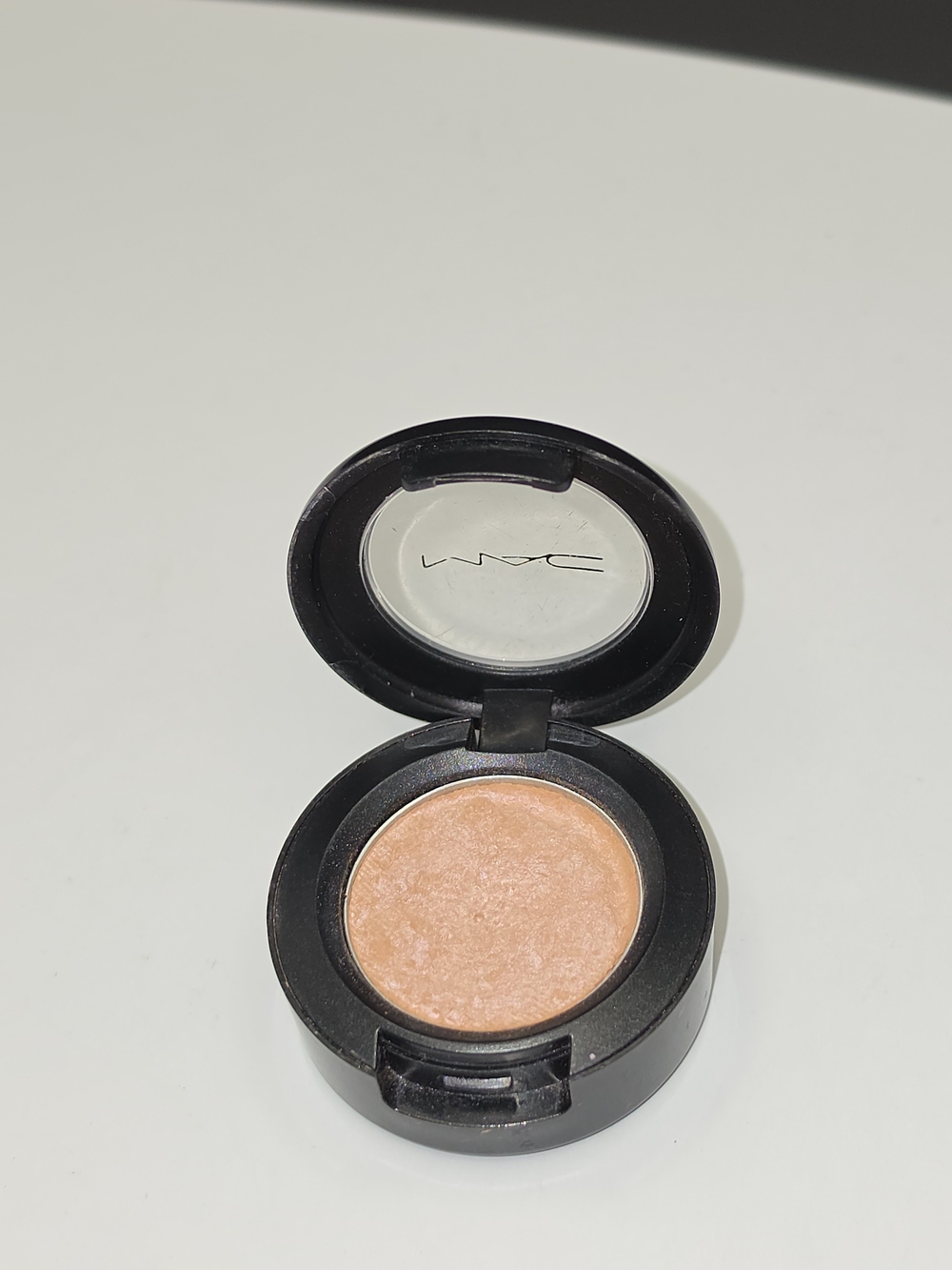 DISCONTINUED MAC EYESHADOW SINGLE - "HUSH" **SUPER RARE!**